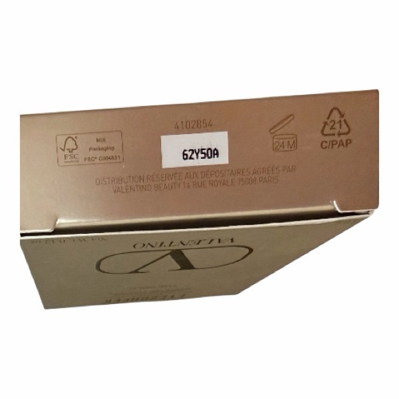 Valentino Gold Compact With Highlighter Put A Spike In It - Eyes To Cheek NIB - Picture 7 of 9